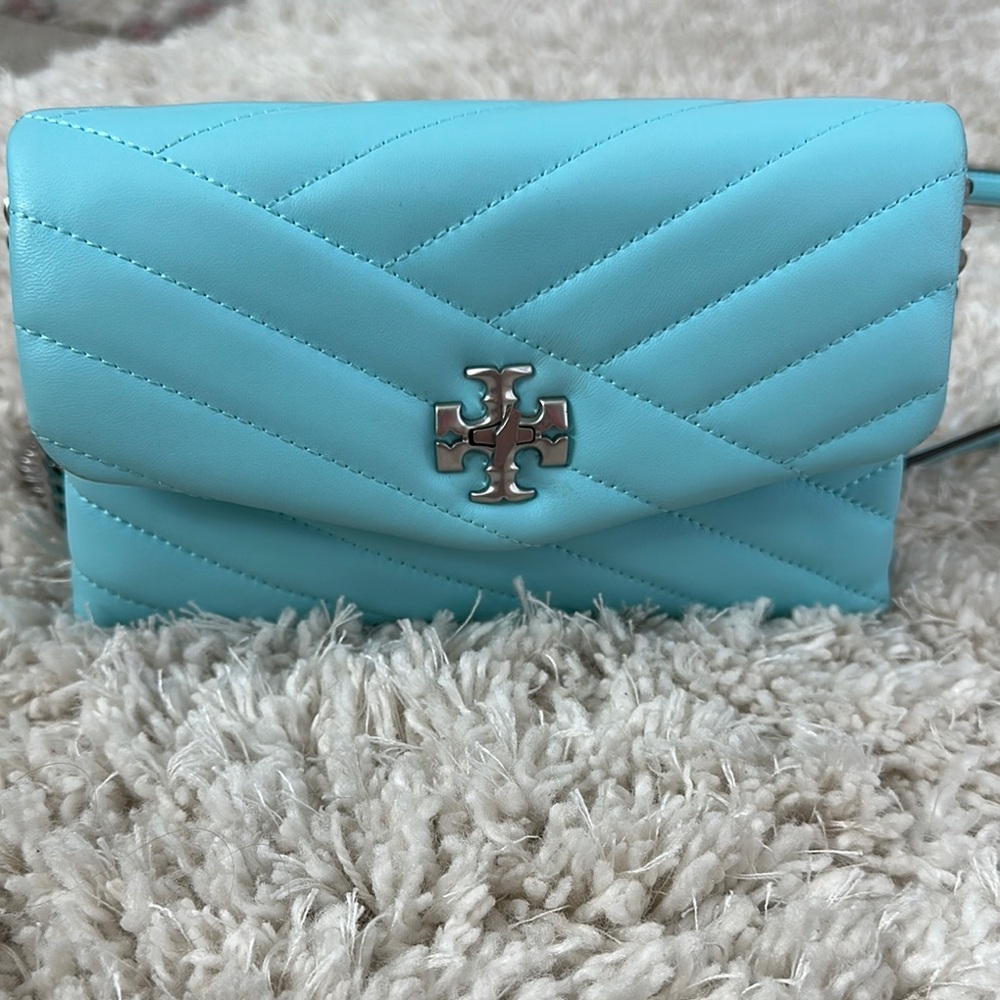 Tory Burch Blue Kira Chevron Shoulder Bag with Silver Clasp and detailing - Picture 2 of 6